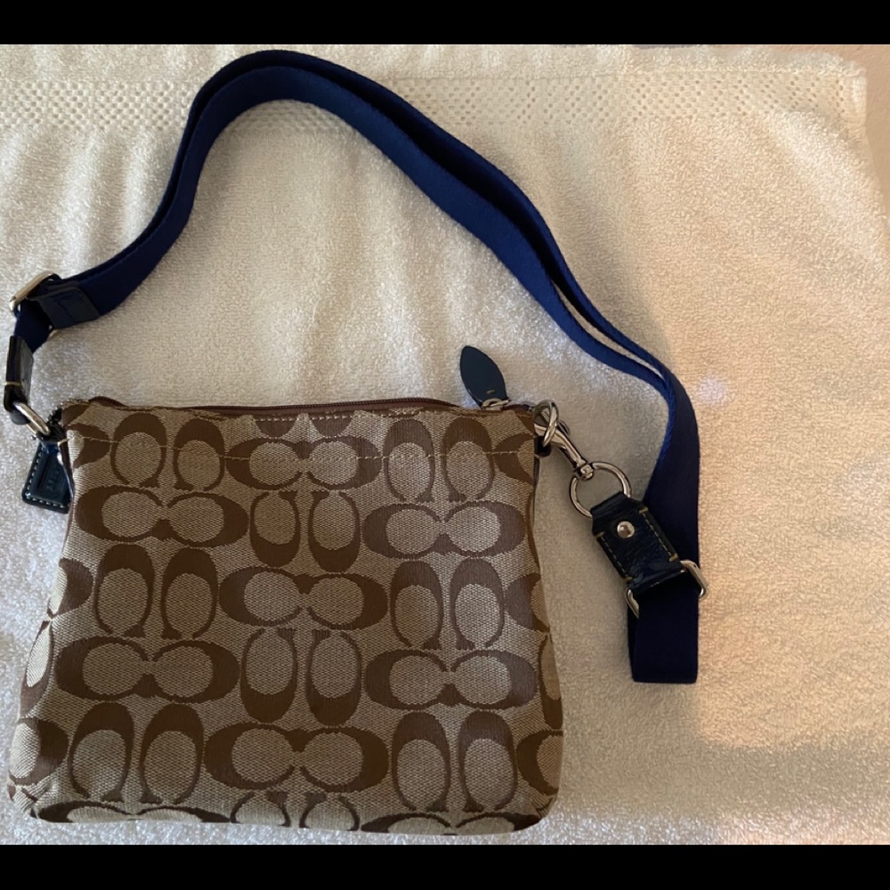 Coach Penelope Signature Turnlock Crossbody Bag - Picture 3 of 3